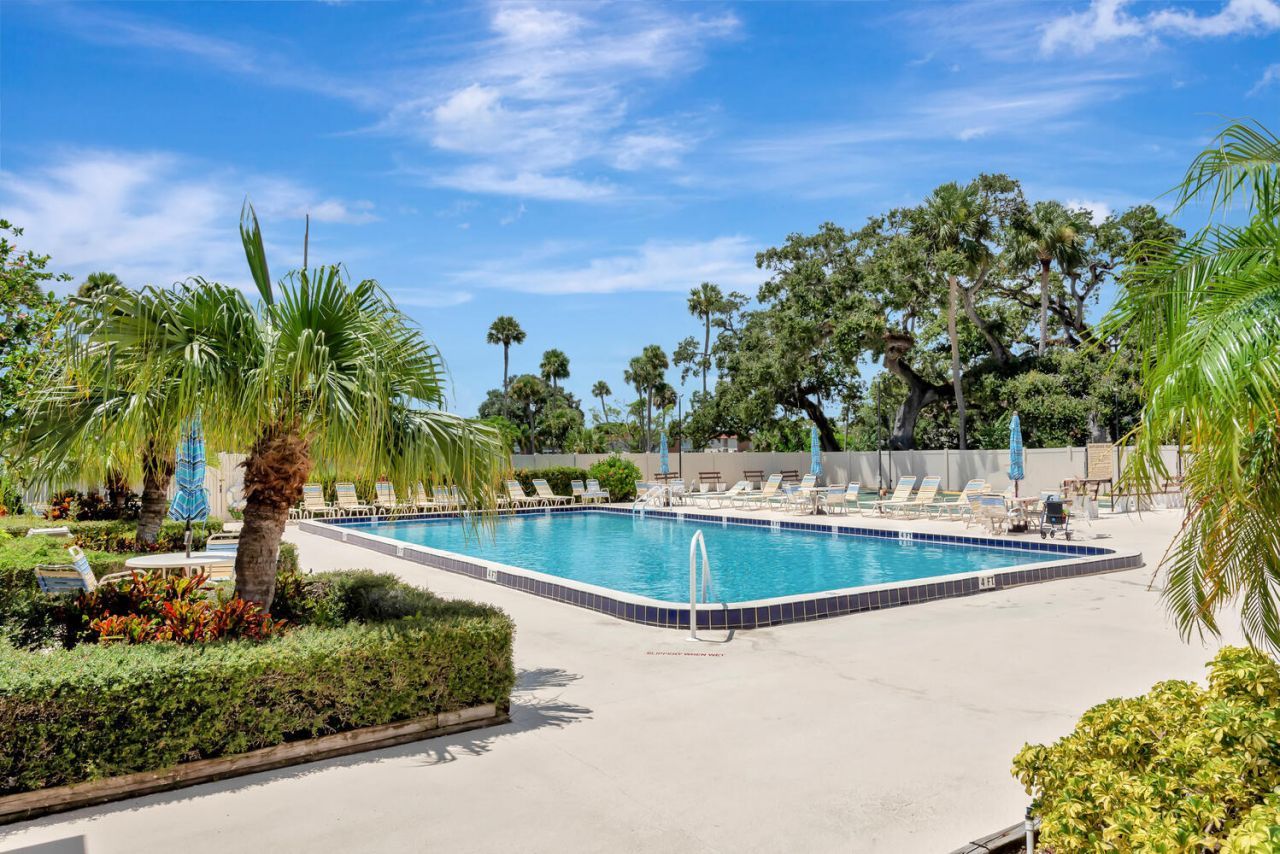 98 Spring Lake Drive, Vero Beach, FL 32962 Photo