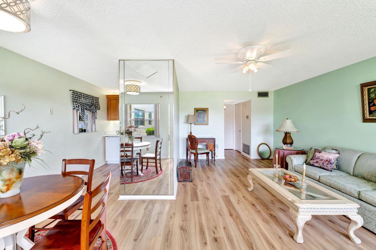 98 Spring Lake Drive, Vero Beach, FL 32962 Photo