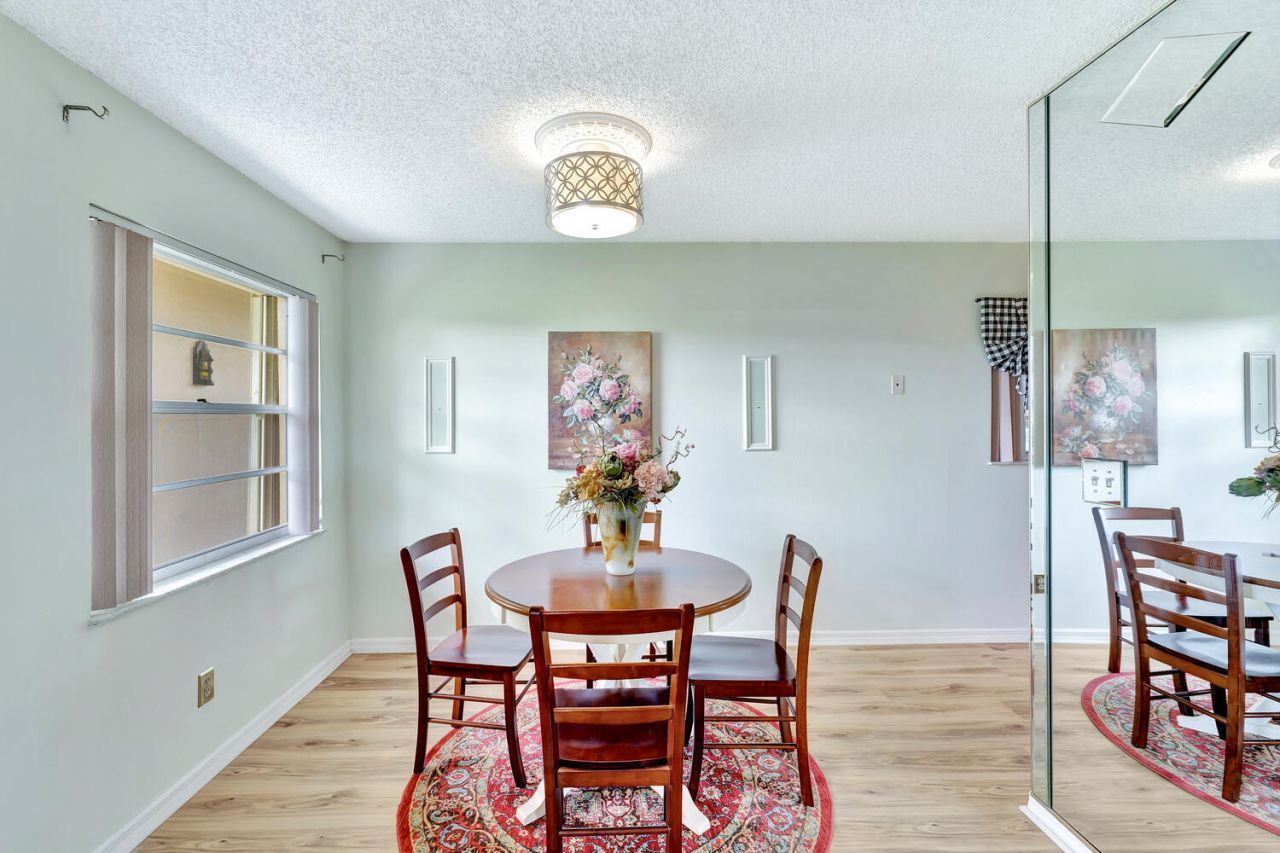 98 Spring Lake Drive, Vero Beach, FL 32962 Photo