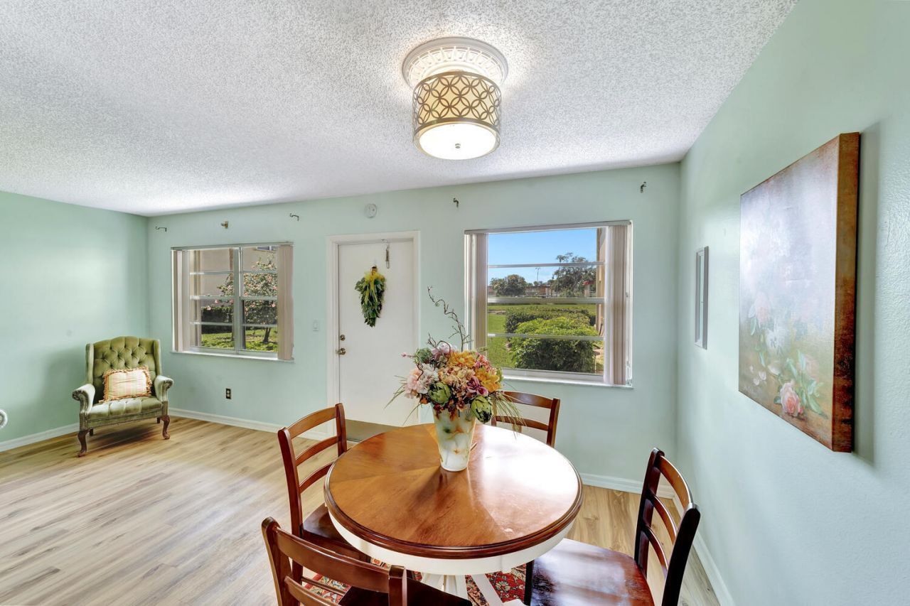 98 Spring Lake Drive, Vero Beach, FL 32962 Photo