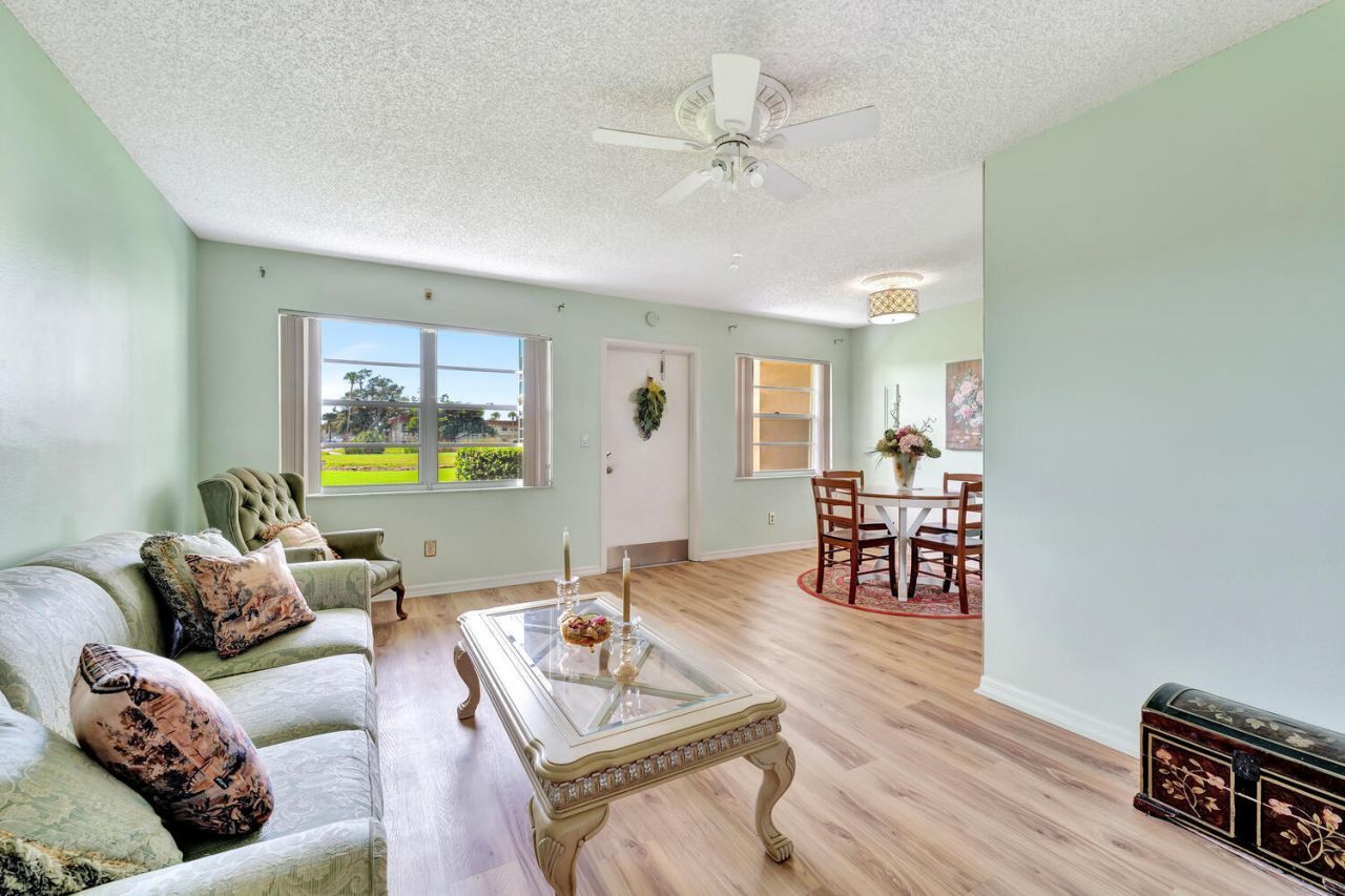 98 Spring Lake Drive, Vero Beach, FL 32962 Photo