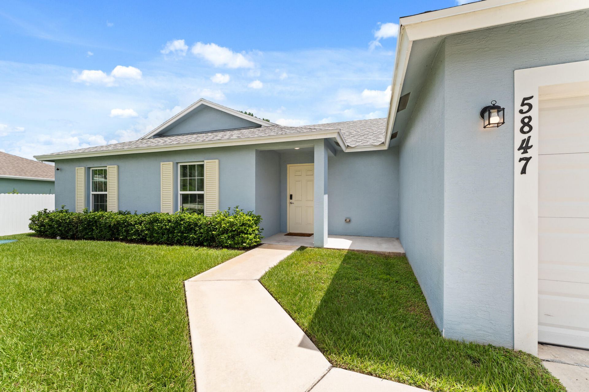 5847 NW Gillespie Avenue, Port Saint Lucie, FL 34986 Photo
