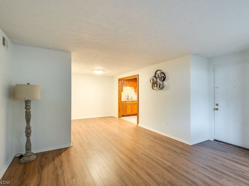 216 Moore Road, Unit 4M, Avon Lake, OH 44012 Photo 5