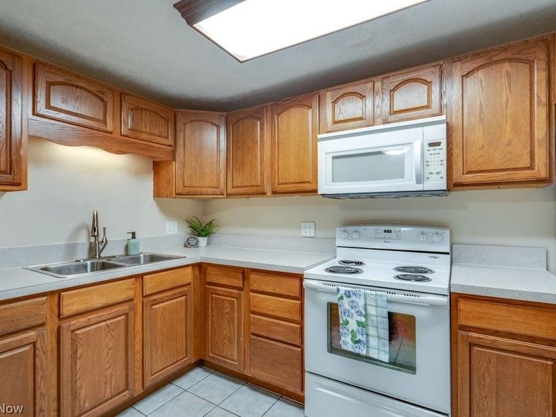 216 Moore Road, Unit 4M, Avon Lake, OH 44012 Photo 8