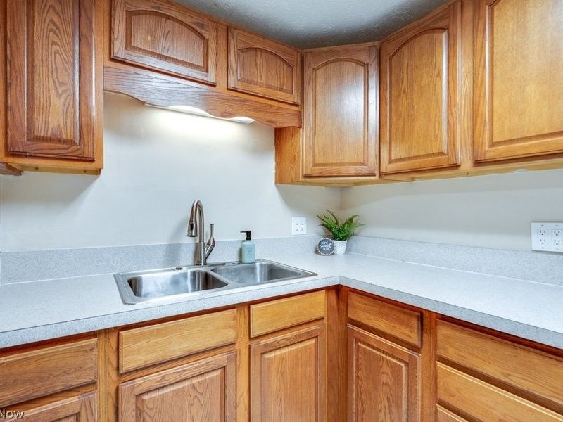 216 Moore Road, Unit 4M, Avon Lake, OH 44012 Photo 9
