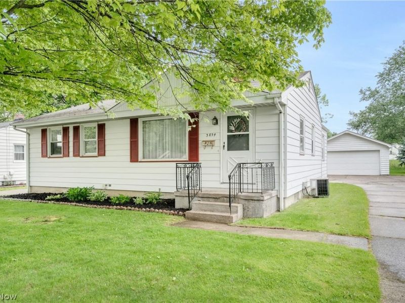 3854 Whippoorwill Lane, Youngstown, OH 44511 Photo 1