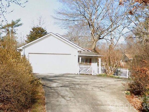 105 Amelia Drive, Hendersonville, NC 28792