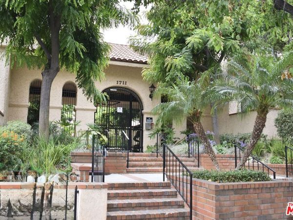 1711 Grismer Avenue, Unit 63, Burbank, CA 91504