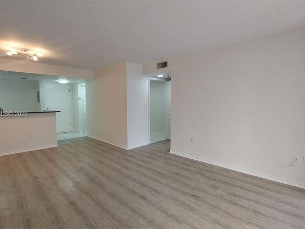 2642 Collins Ave , Unit 408, Miami Beach, FL 33140