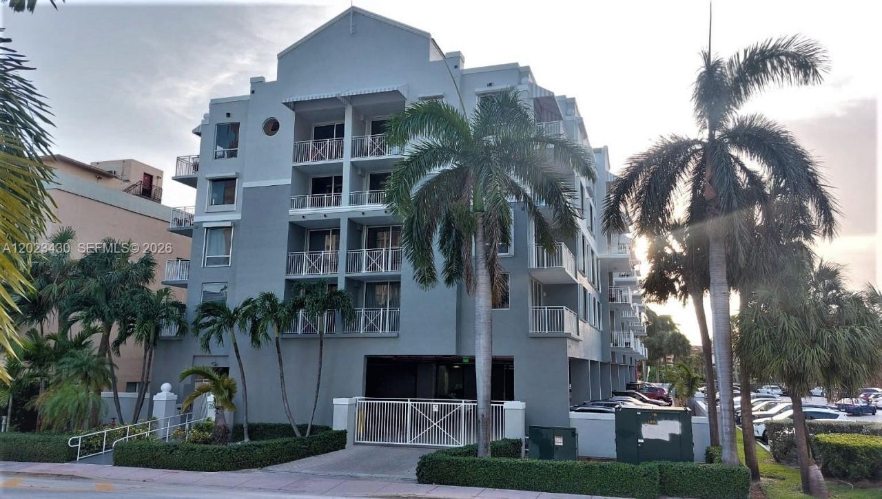 2642 Collins Ave , Unit 408, Miami Beach, FL 33140 Photo