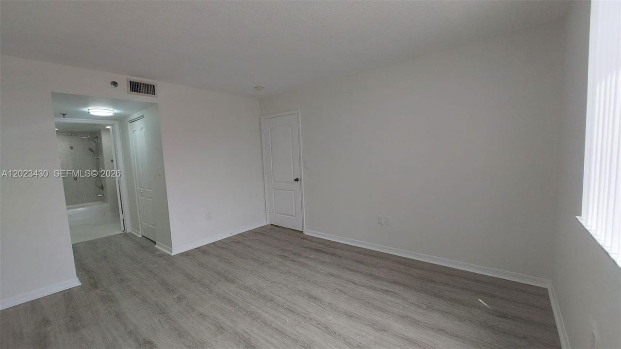 2642 Collins Ave , Unit 408, Miami Beach, FL 33140 Photo