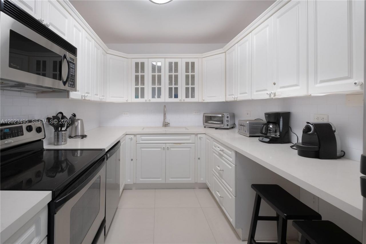 5601 Collins Ave, Unit 1420, Miami Beach, FL 33140 Photo