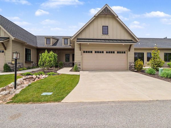 1907 E Woodglen Circle, Valparaiso, IN 46383