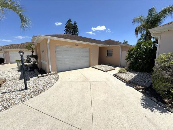 1688 GARCIA COURT , LADY LAKE, FL 32159