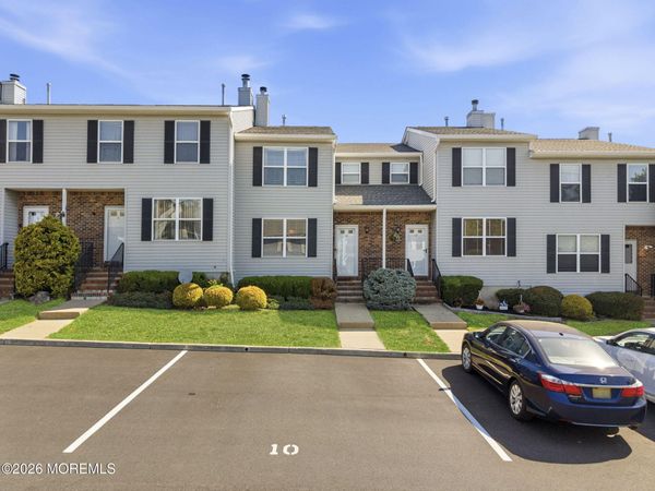10 Peachtree Lane, Unit 303, Jamesburg, NJ 08831