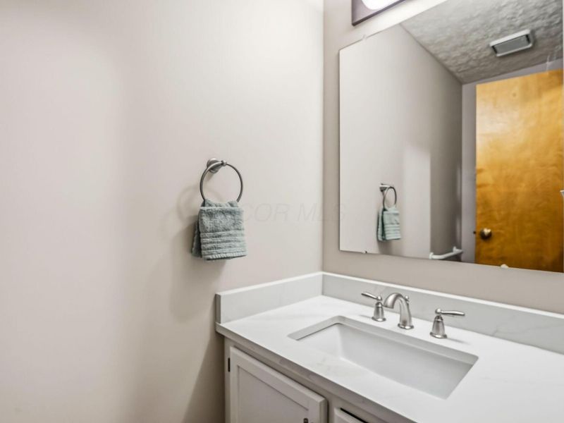 5819 ELMBRIDGE Lane, Dublin, OH 43016 Photo 9