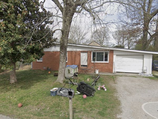1510 Rogers Cir , Manchester, TN 37355