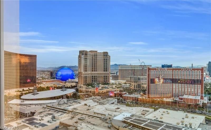 2000 FASHION SHOW Drive, Las Vegas, NV 89109
