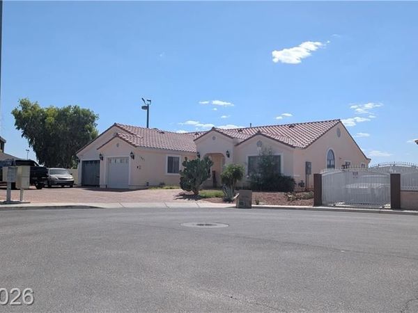 1061 PIKES PEAK Court, Las Vegas, NV 89110