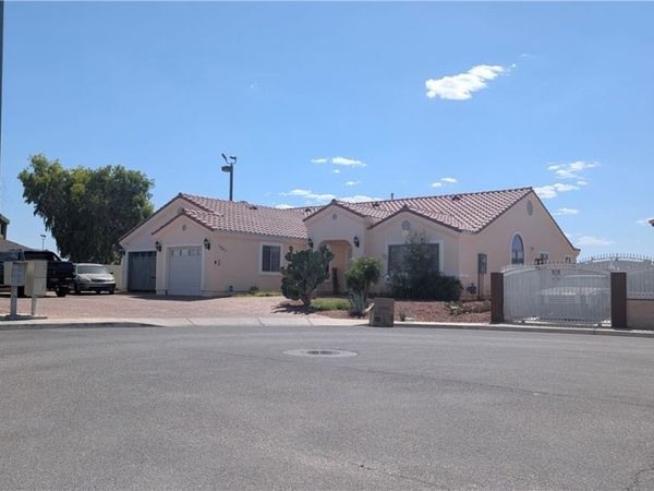 1061 PIKES PEAK Court, Las Vegas, NV 89110