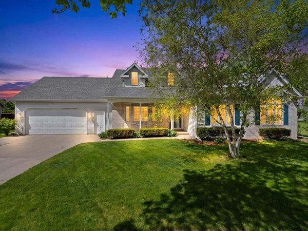 3700 S HAMPTON COURT, Appleton, WI 54915