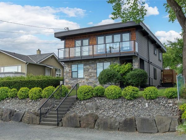 734 Birch St , Campbell River, BC V9W 2T4