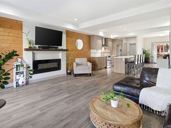 687 Strandlund Ave, Unit #103, Langford, BC V9B 3G2