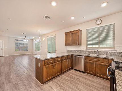 132 Ivy St, Roseville, CA 95678 Photo