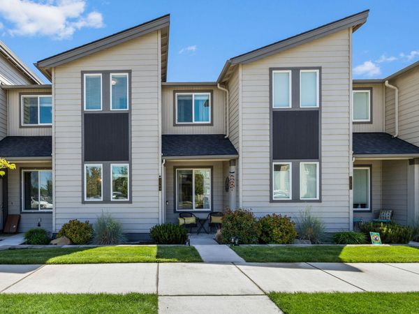 2564 NE Purcell Boulevard, Bend, OR 97701