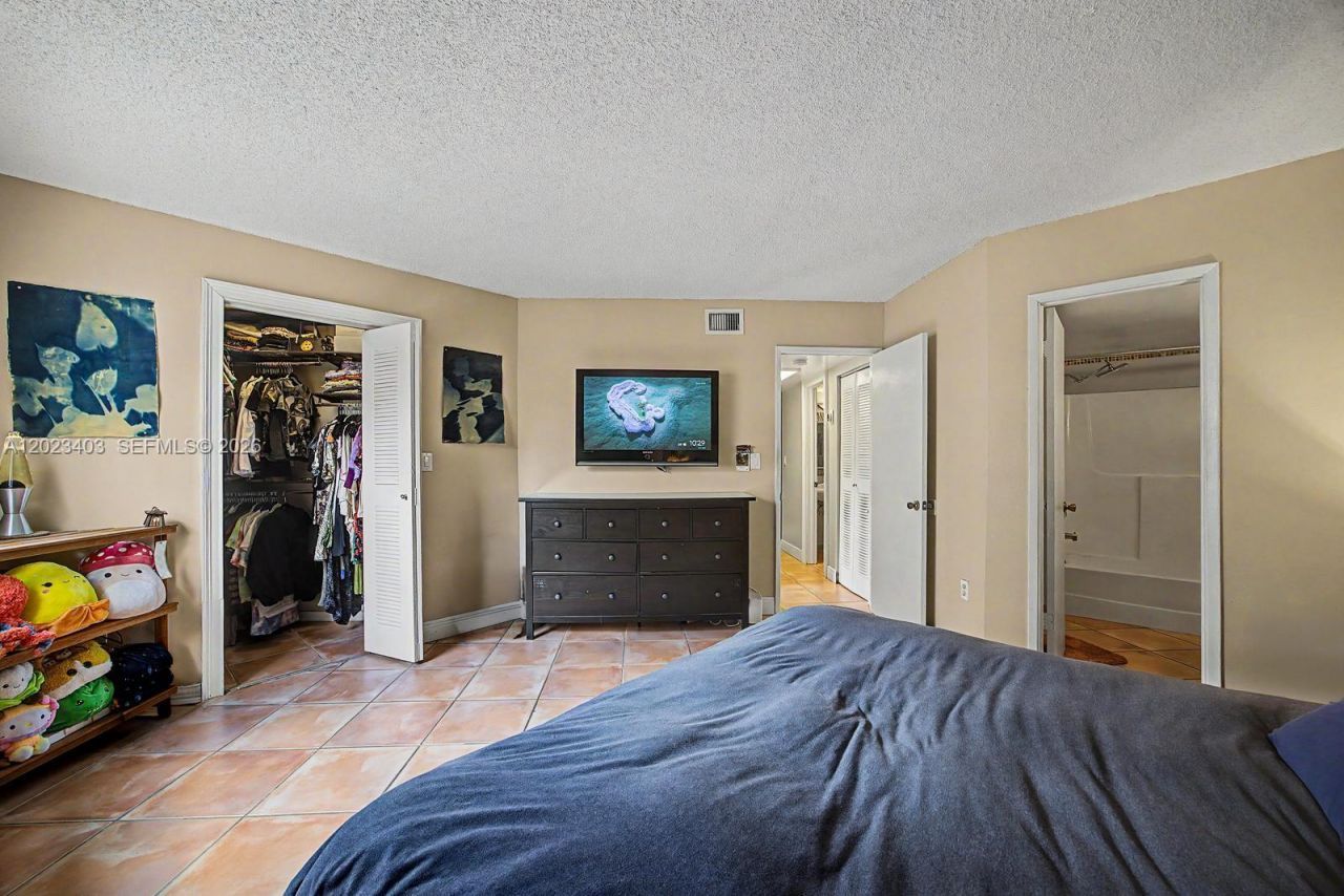 10233 NW 9th St Cir , Unit 214-1, Miami, FL 33172 Photo