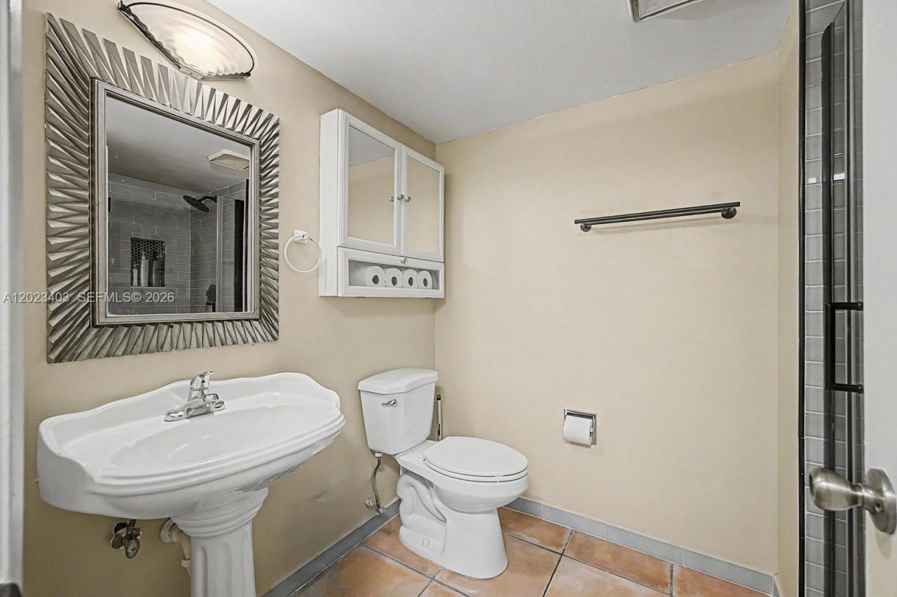 10233 NW 9th St Cir , Unit 214-1, Miami, FL 33172 Photo