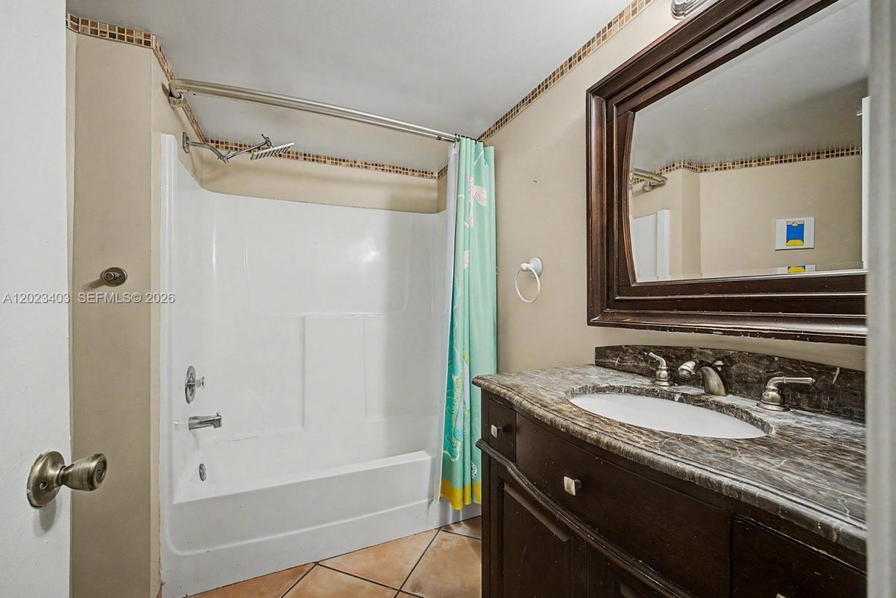 10233 NW 9th St Cir , Unit 214-1, Miami, FL 33172 Photo