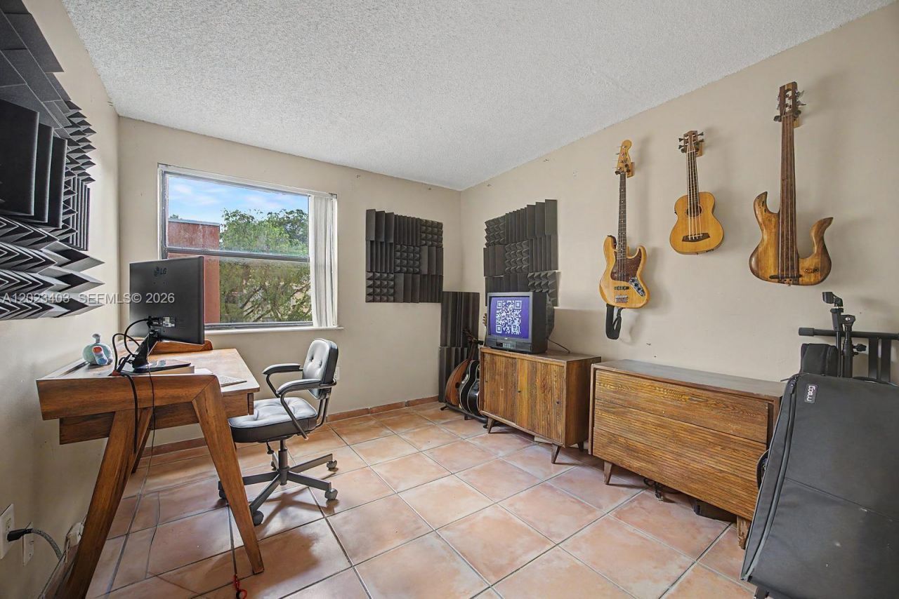 10233 NW 9th St Cir , Unit 214-1, Miami, FL 33172 Photo