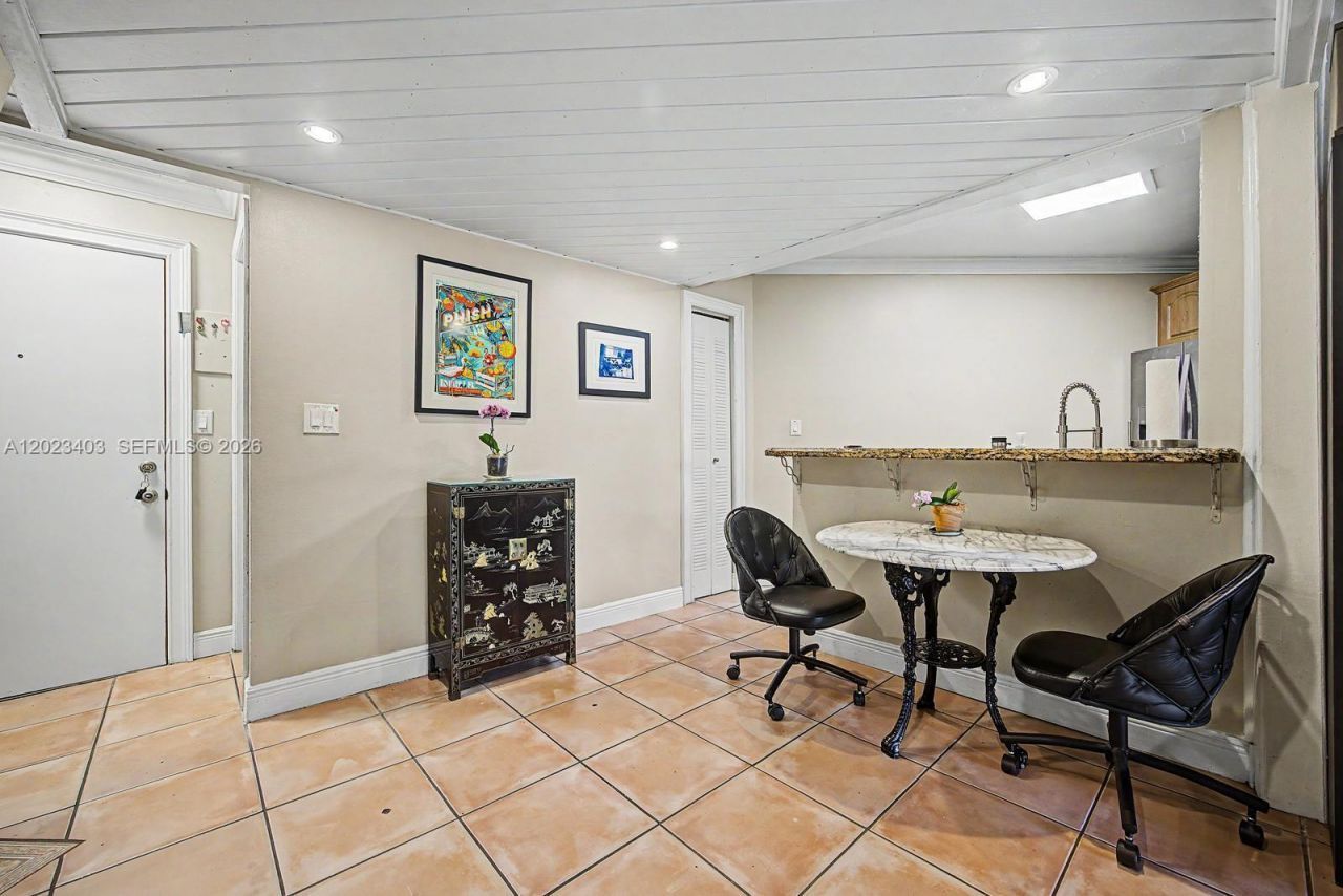 10233 NW 9th St Cir , Unit 214-1, Miami, FL 33172 Photo