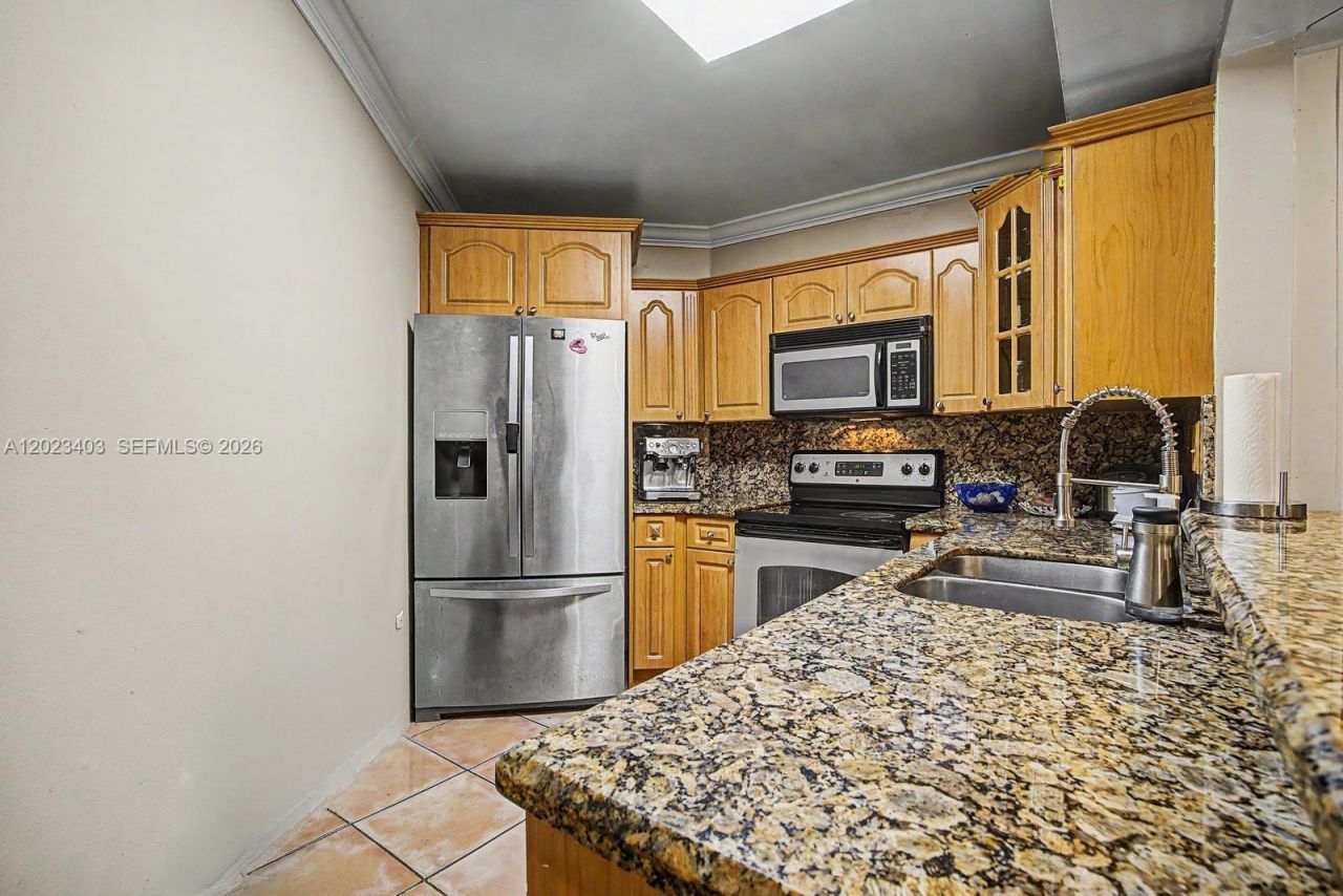 10233 NW 9th St Cir , Unit 214-1, Miami, FL 33172 Photo