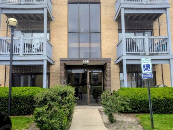 666 Pinecrest Drive , Unit 102, Prospect Heights, IL 60070