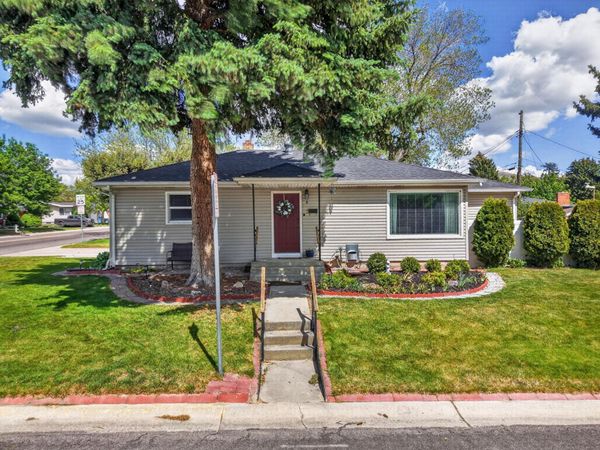 6 Stanford Ave, Pocatello, ID 83201