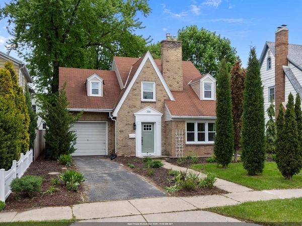 706 LINCOLN STREET, Neenah, WI 54956