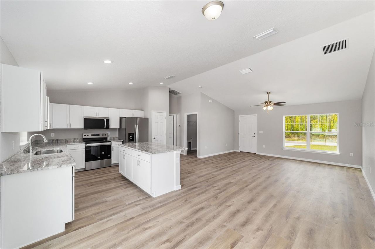 1736 W Hall Place , Citrus Springs, FL 34434 Photo