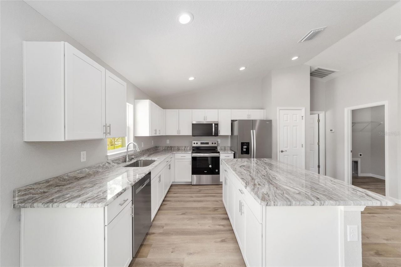 1736 W Hall Place , Citrus Springs, FL 34434 Photo