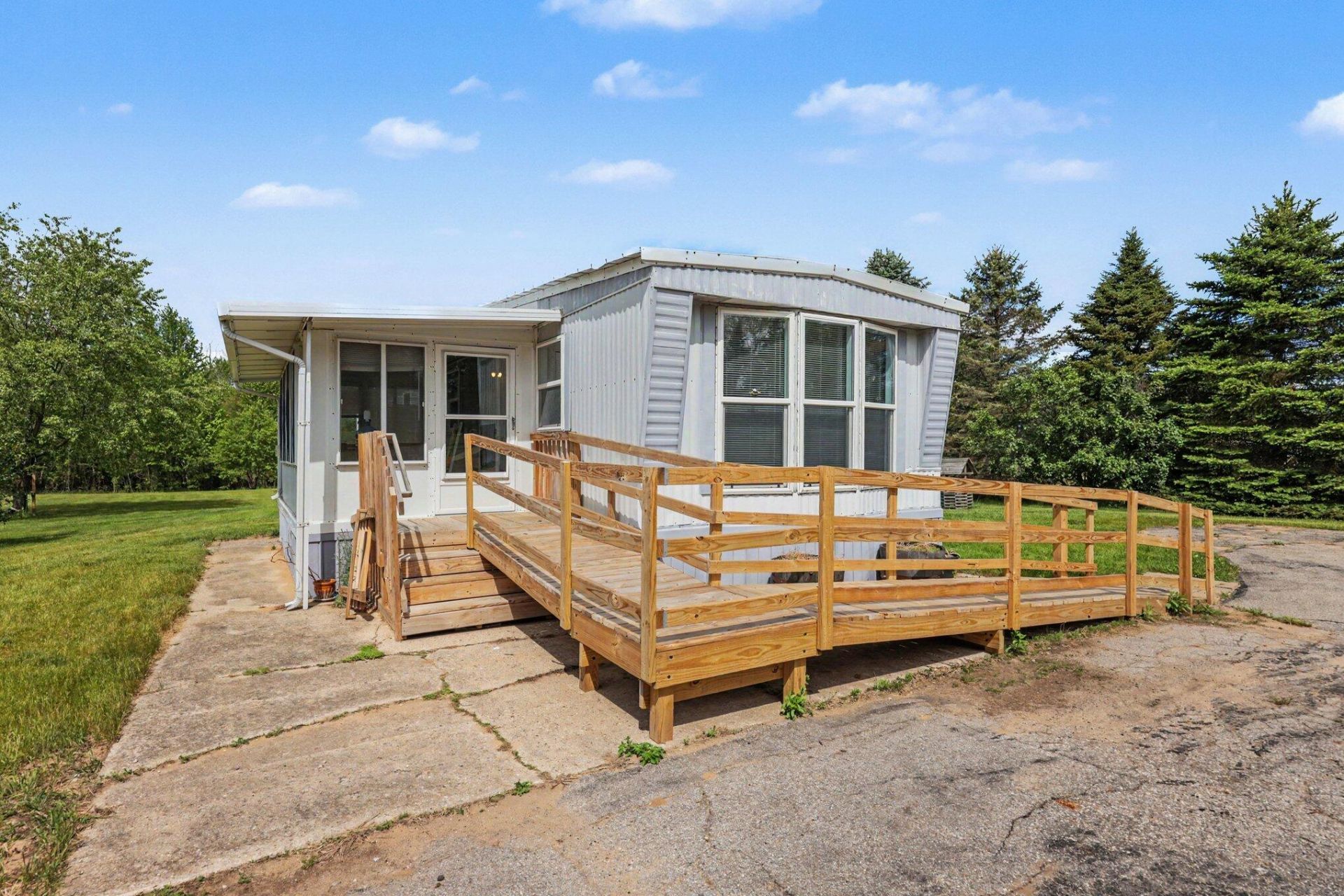 15827 Algoma Avenue Ne, Cedar Springs, MI 49319 Main Photo
