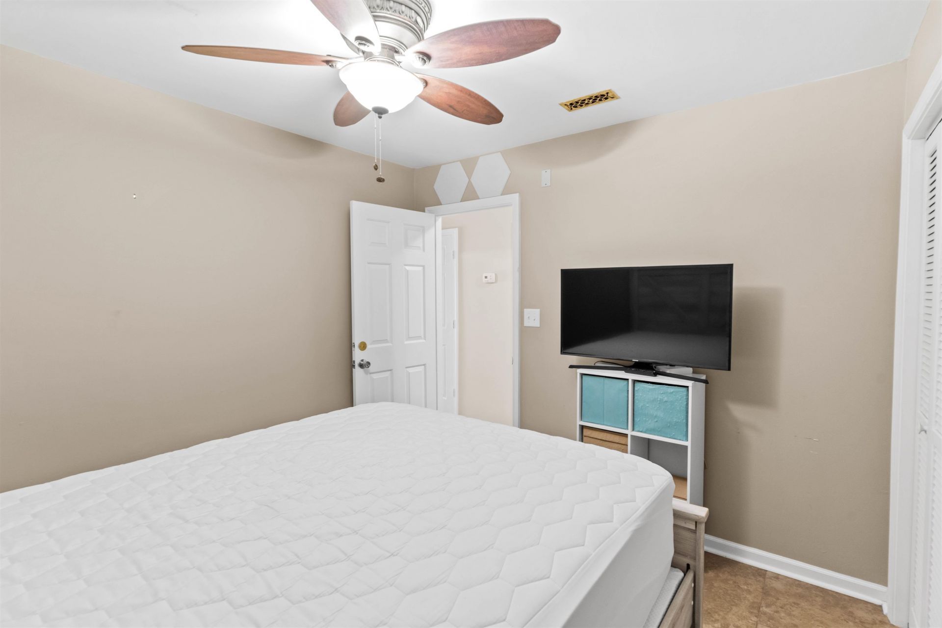 200 Double Eagle Dr.  Photo 11