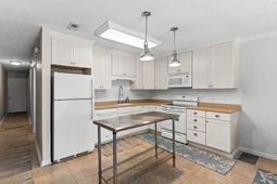 200 Double Eagle Dr.  photo 4