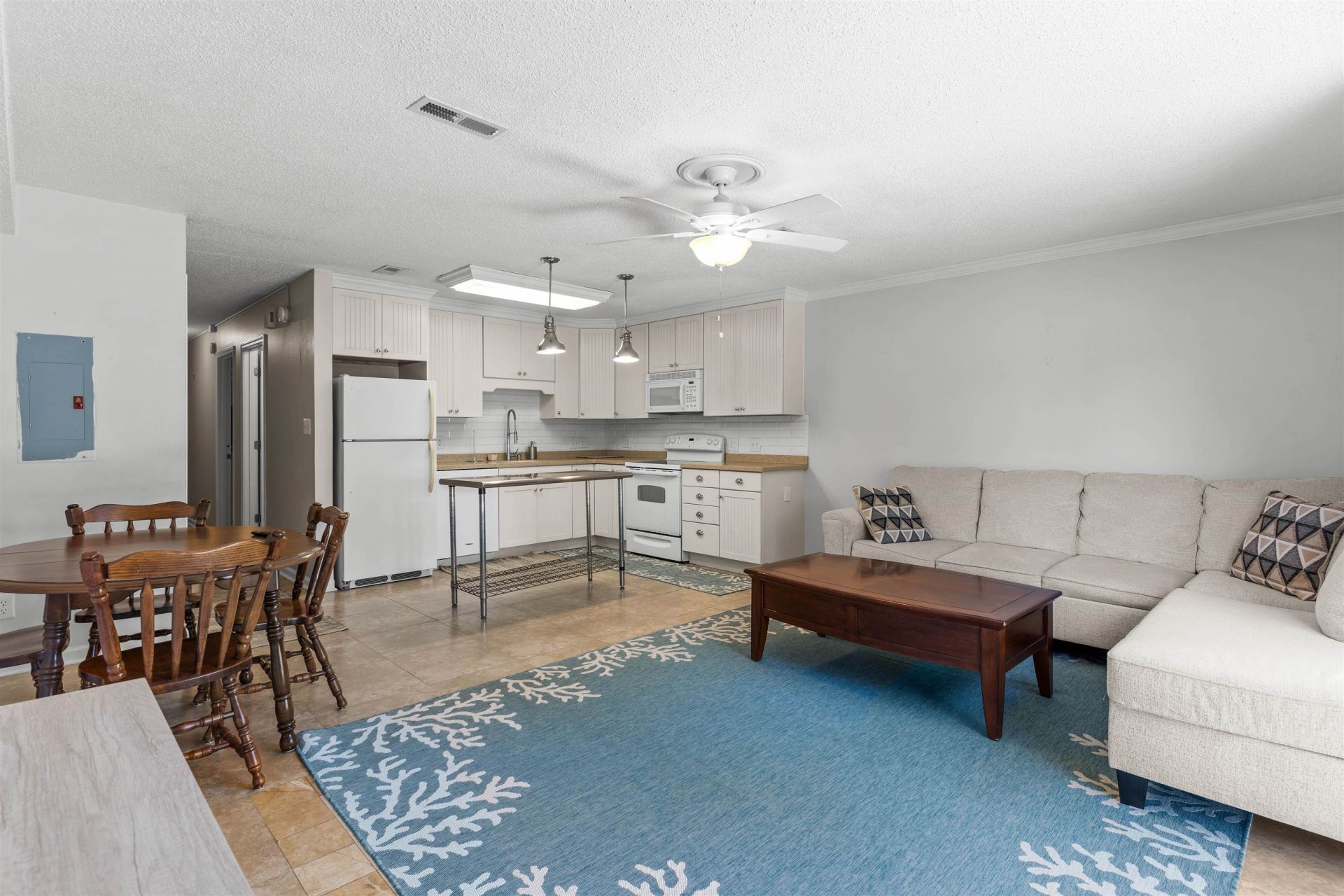 200 Double Eagle Dr.  Photo 5