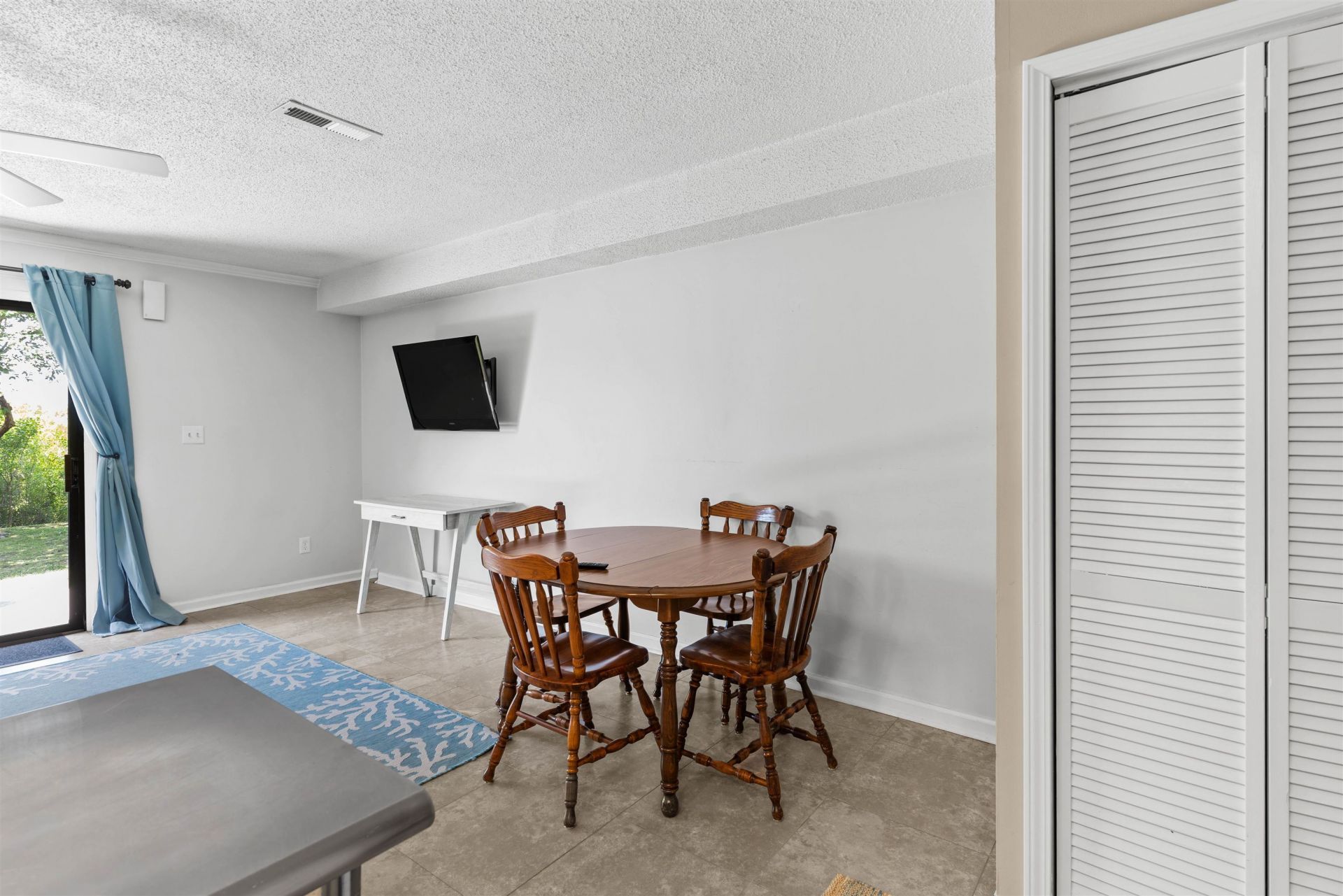 200 Double Eagle Dr.  Photo 9