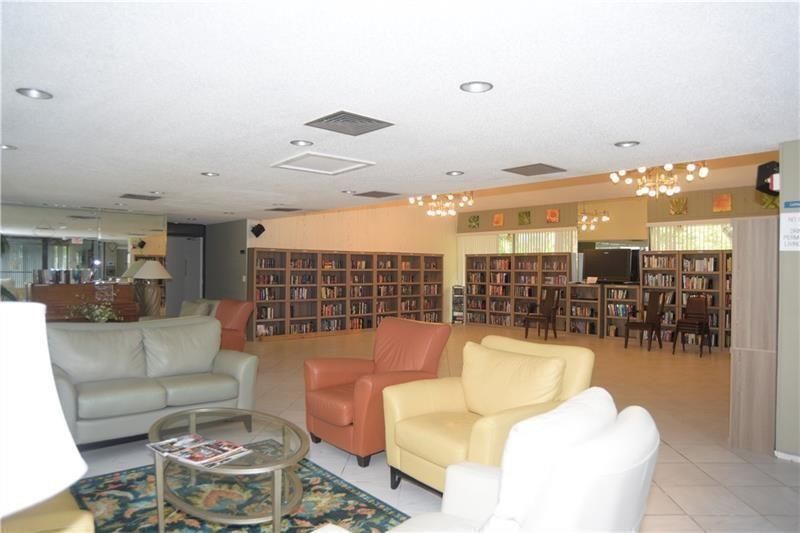2214 S Cypress Bend Drive, Unit 208, Pompano Beach, FL 33069 Photo