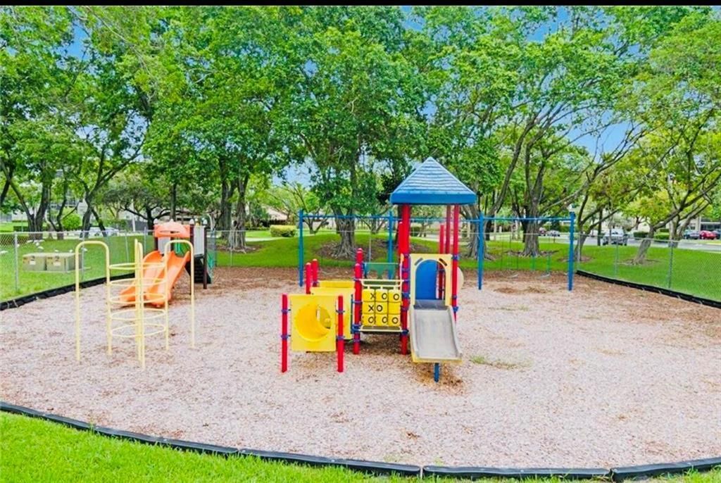 2214 S Cypress Bend Drive, Unit 208, Pompano Beach, FL 33069 Photo