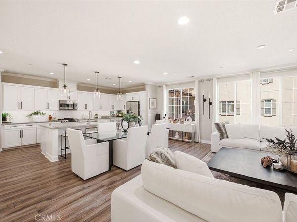 442 Stratus, Unit 4, Simi Valley, CA 93065