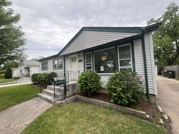 308 Queens Lane , Thornton, IL 60476