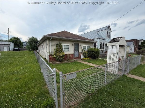 215 Dunbar Avenue, Dunbar, WV 25064